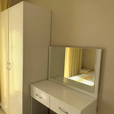 Persani 3 Sanny Lägenhet Slăntjev Brjag